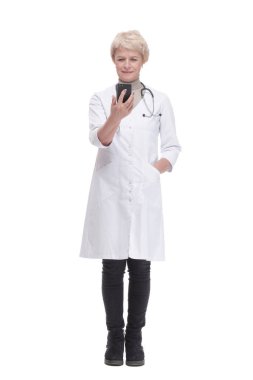 Tam gelişim. Kadın doktor akıllı telefonunu kullanıyor. .