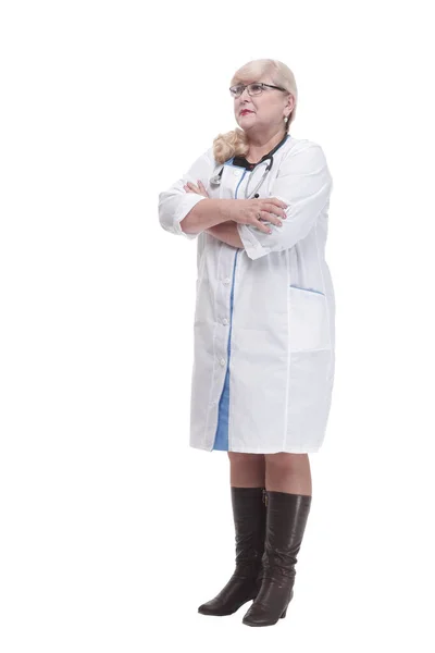 Reife Sanitäterin mit Stethoskop. isoliert auf einem weißen — Stockfoto