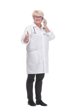 Uzundu. Akıllı telefonlu becerikli bir doktordu. bir beyaz üzerinde izole