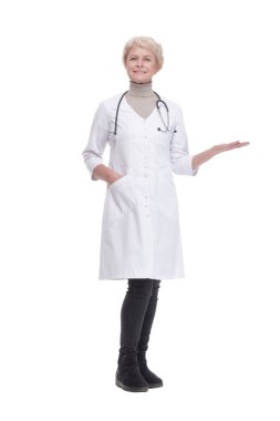 Steteskoplu sorumlu kadın doktor. bir beyaz üzerinde izole