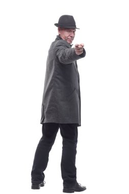 Dikiz aynası. Şapkalı ve sonbahar ceketli zeki bir adam. .