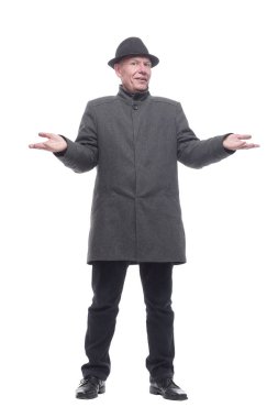 Şapkalı ve sonbahar montlu duygusal adam. .