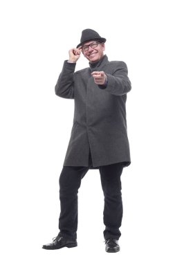 Şapkalı ve sonbahar montlu duygusal adam. .