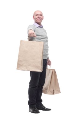 Tam gelişim. Alışveriş torbalı mutlu adam..