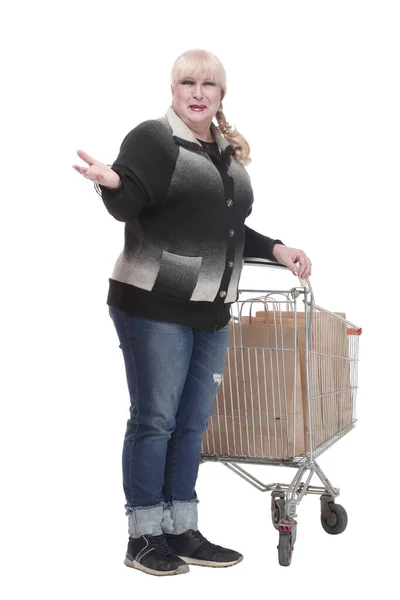 Full-length. casual woman in jeans with shopping cart. — Stock Photo, Image