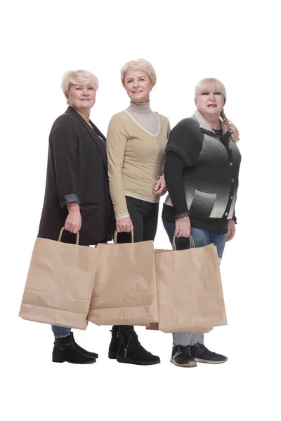 W pełnym wzroście. trzy szczęśliwe kobiety z torbami na zakupy. — Zdjęcie stockowe