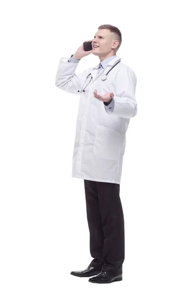 W pełnym wzroście. młody lekarz ze smartfonem. — Zdjęcie stockowe
