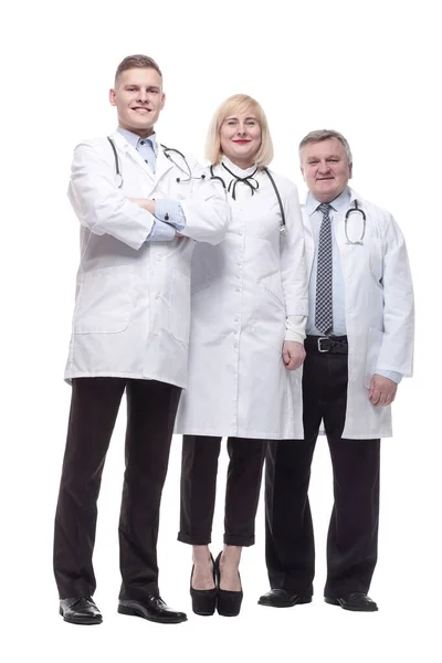 Em pleno crescimento. colegas médicos qualificados de pé em uma fileira. — Fotografia de Stock