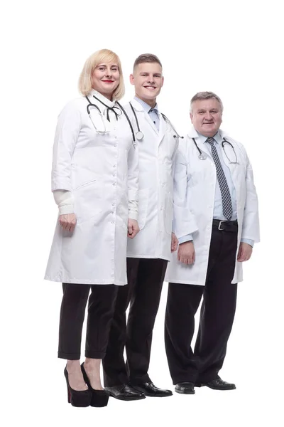 Квалифицированные врачи коллеги стоят в ряд. — стоковое фото