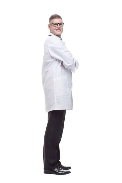 Tânărul doctor încrezător cu un stetoscop. izolat pe un alb — Fotografie, imagine de stoc