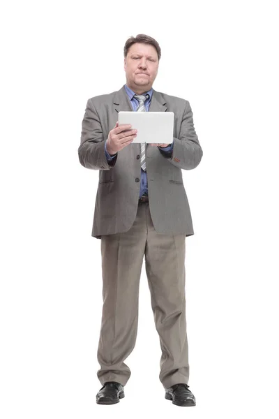 In vollem Wachstum. Geschäftsmann mit digitalem Tablet. — Stockfoto