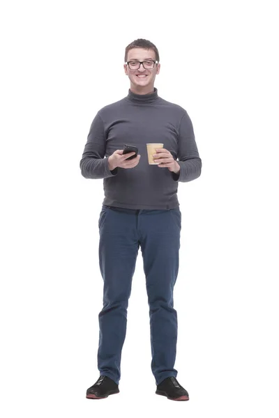 Hombre joven casual con teléfono inteligente y café para llevar. —  Fotos de Stock