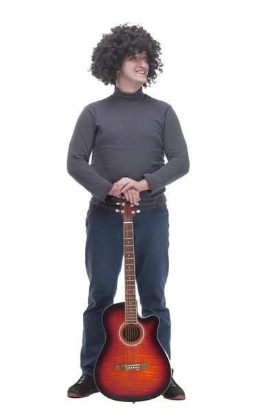 In full growth. curly-haired cheerful man with a guitar. — Fotografia de Stock