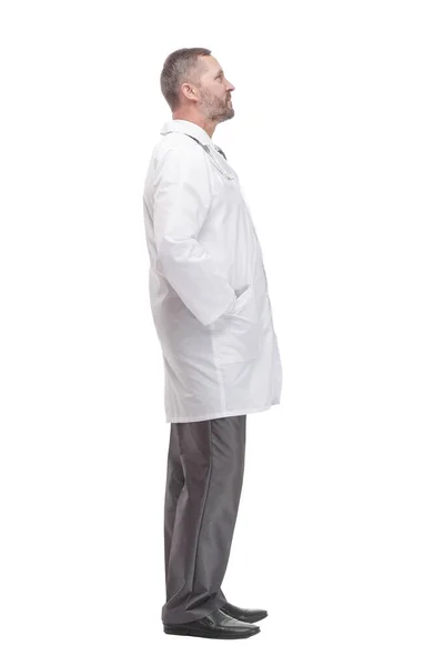 Volwassen mannelijke dokter. geïsoleerd op een witte achtergrond. — Stockfoto