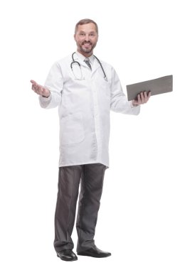 gülümseyen doktor. beyaz arkaplanda izole edilmiş.