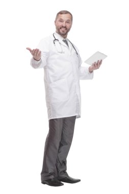 Tam gelişim. Dijital tabletle gülümseyen doktor .