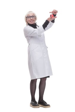 Tam gelişim. Laboratuvar şişesi olan bir kadın doktor..