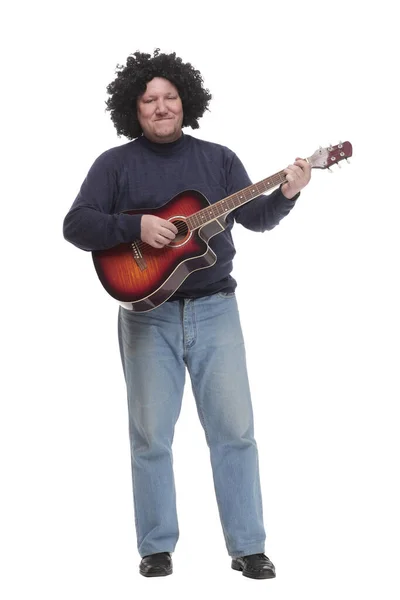 Em pleno crescimento. cabelo encaracolado homem maduro com uma guitarra. — Fotografia de Stock