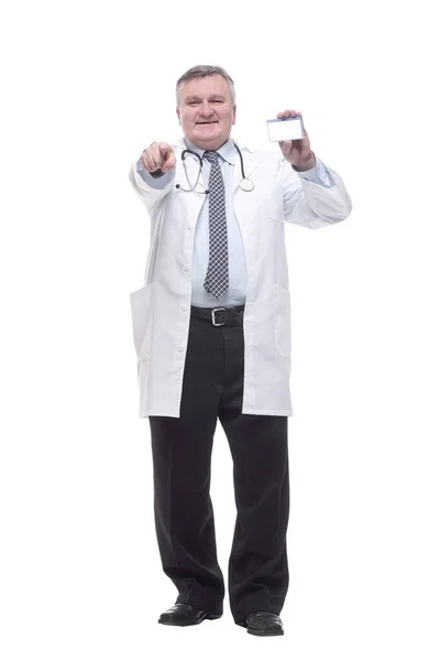 In full growth.competent doctor showing his business card. — 图库照片