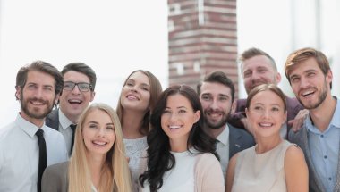 yakın kapatın. profesyonel kurumsal çalışanların bir grup.