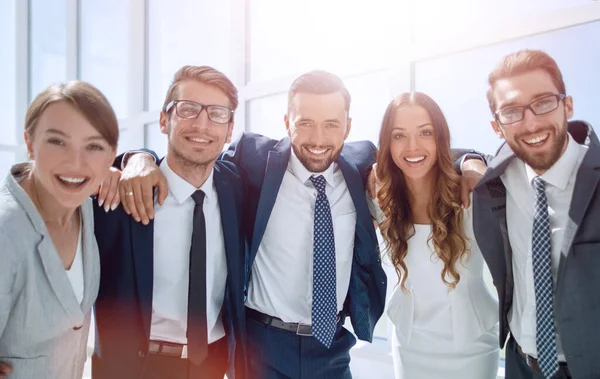 Close-up.portret van een vriendelijk business team. — Stockfoto