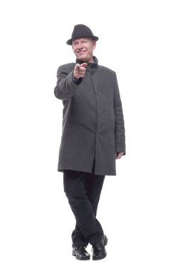 Şapkalı ve sonbahar montlu duygusal adam. .