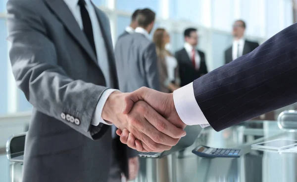 Stretta di mano ravvicinata .reliable dei partner commerciali — Foto Stock