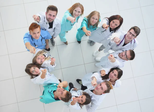 Фон зображення голови і групи молодих лікарів — стокове фото