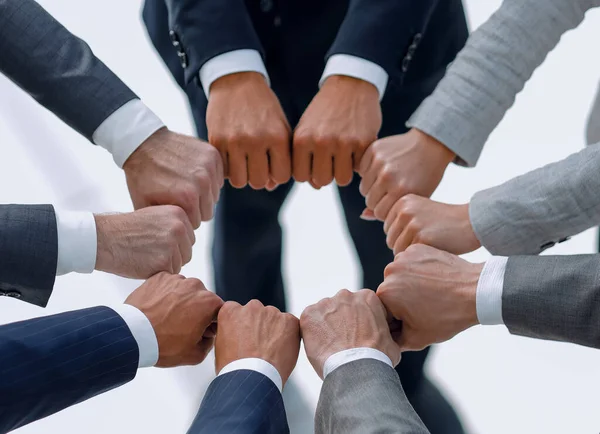 Geschäftsleute zeigen einen Kreis von Händen. — Stockfoto