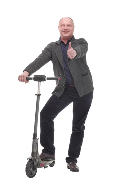 Gelukkig casual man met elektrische scooter .geïsoleerd op een witte achtergrond. — Stockfoto