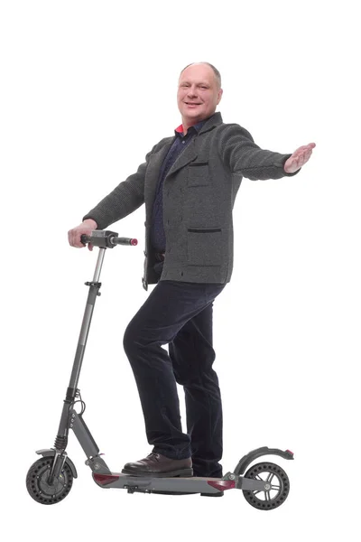 Gelukkig casual man met elektrische scooter .geïsoleerd op een witte achtergrond. — Stockfoto