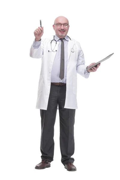 Mature doctor with clipboard .isolated on a white background. — стоковое фото