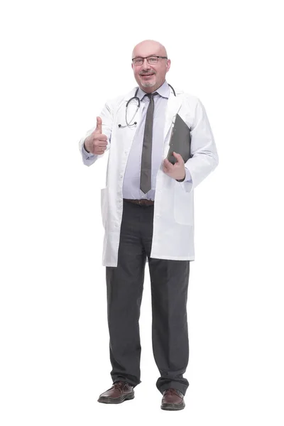 Mature doctor with clipboard .isolated on a white background. — стоковое фото