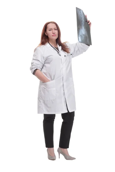 Mature woman doctor with x-ray. isolated on a white background. — Foto Stock