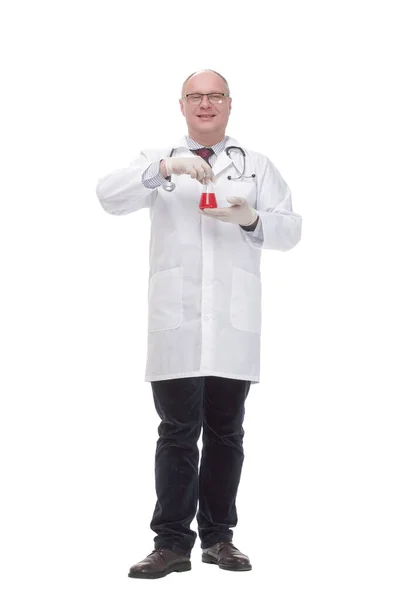 In full growth. qualified mature doctor with laboratory flask. — 图库照片