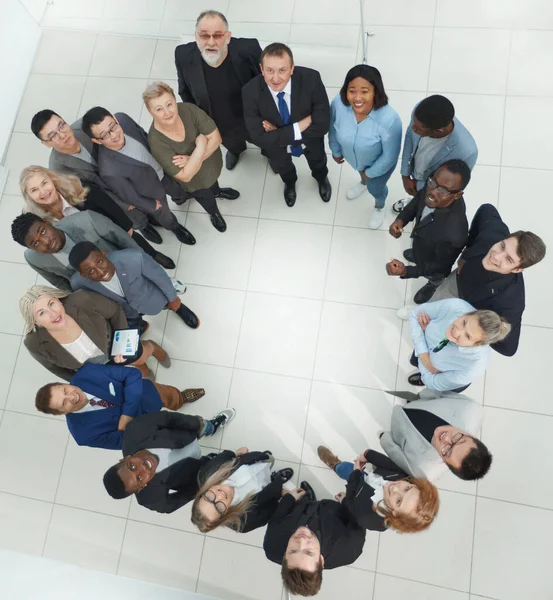 Equipo de negocio creativo poniendo manos juntas en la oficina — Foto de Stock