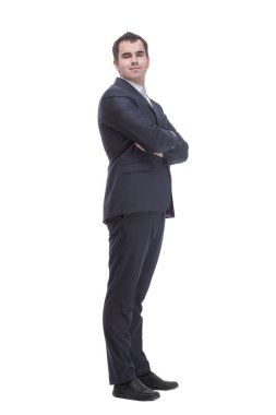 Beyaz arka planda kollarını kavuşturmuş kendinden emin iş adamının yan görünüşü