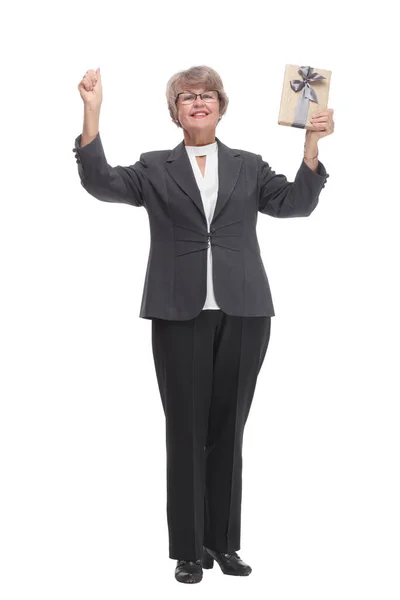 Middle age woman holding a gift standing over isolated white background very happy with hands up — Foto de Stock