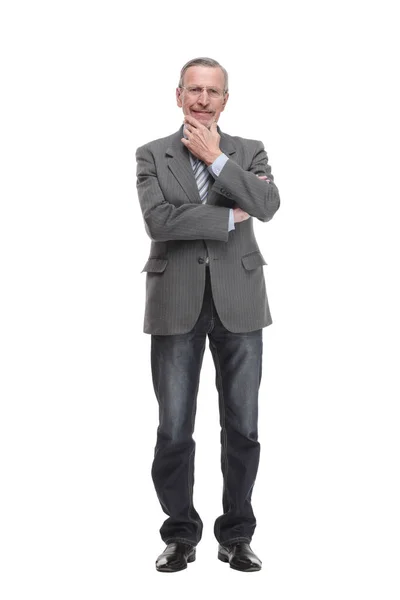 Senior man stands, arms crossed, with one hand on chin in thoughtful full length pose — Stockfoto