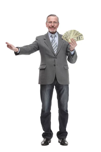 Sorridente signore anziano in possesso di denaro, isolato su sfondo bianco — Foto Stock