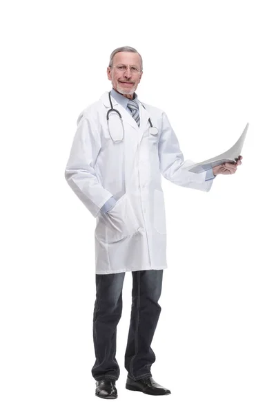 Thoughtful doctor wearing glasses examining X-ray image — Stockfoto