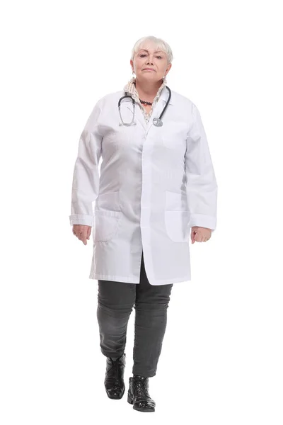 Front view of female doctor walking towards the camera smiling — Stock Photo, Image