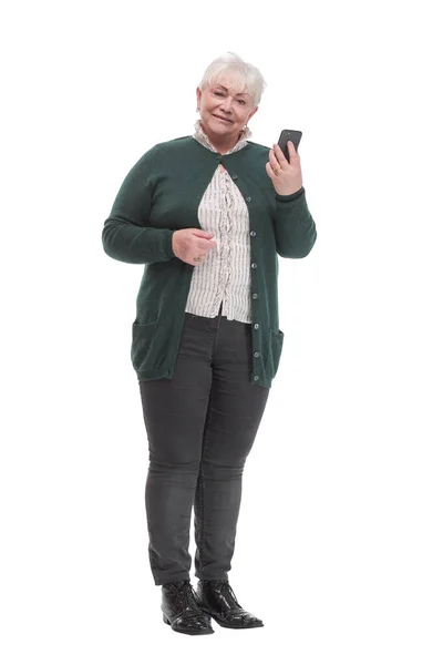 Gelukkig senior vrouw met mobiele telefoon, smartphone in de hand lezen en schrijven sms — Stockfoto