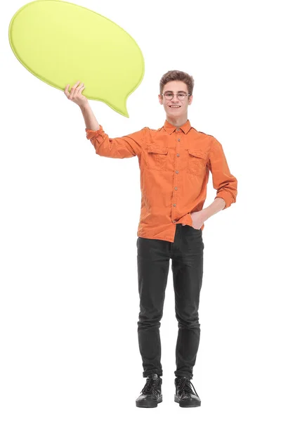 Aantrekkelijke jongeman houdt een spraakzeepbel vast, kijkt naar de camera en glimlacht — Stockfoto