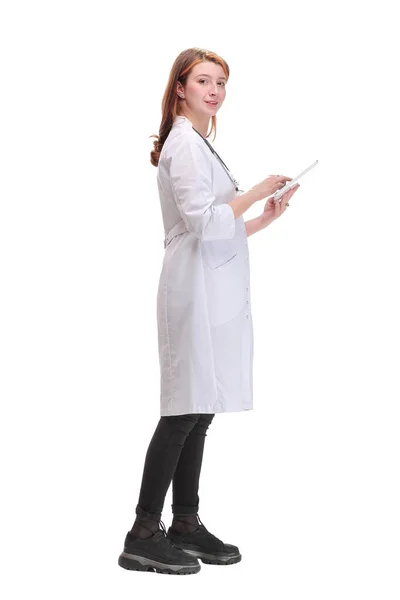 Side view of smiling woman medicine doctor holding computer tablet in hand — Stock Photo, Image