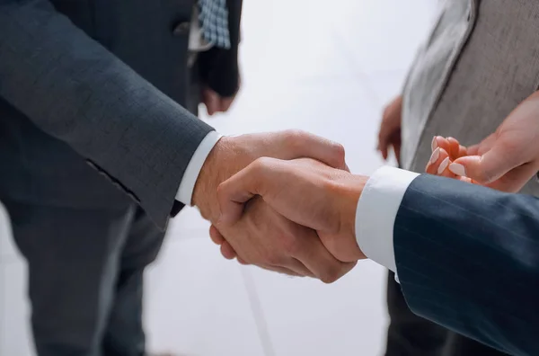 Closeup.Handshake van mensen uit het bedrijfsleven — Stockfoto