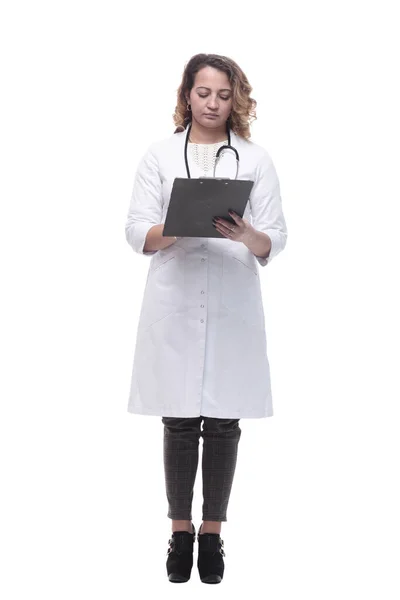 Giovane medico donna con appunti. isolato su un bianco — Foto Stock