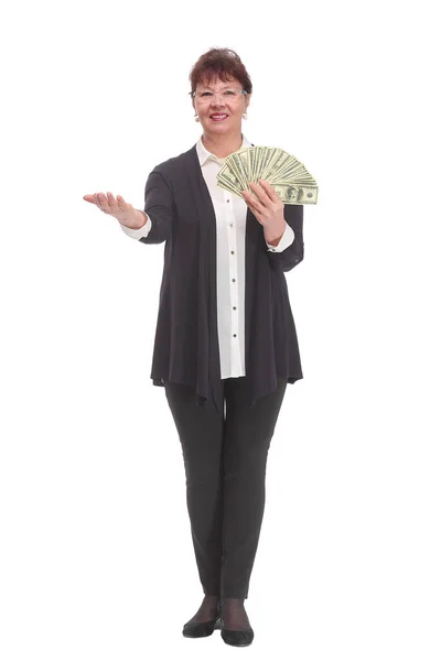 幸せな陽気なビジネスマン女性で黒スーツ保持お金絶縁上の白 — ストック写真