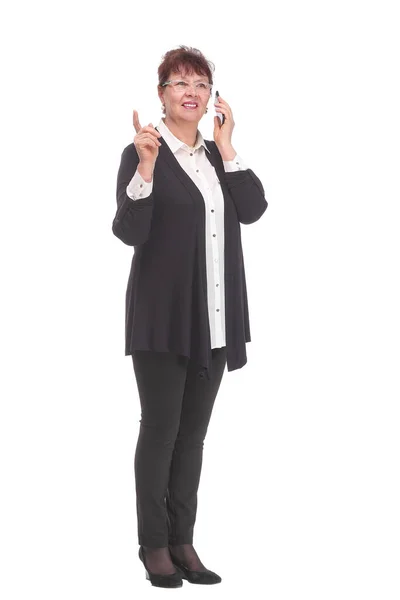 아름 다운 중 년 비즈니스 여자 얘기 하는 스마트폰 모바일 휴대 전화에 웃 고 — 스톡 사진