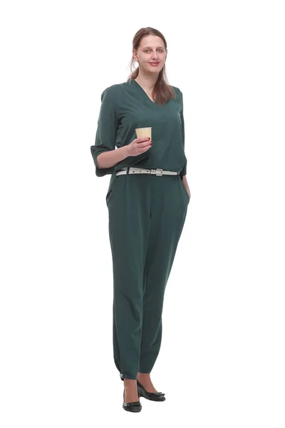 Retrato de mujer de negocios con cabello largo sosteniendo una taza de café, aislado. —  Fotos de Stock